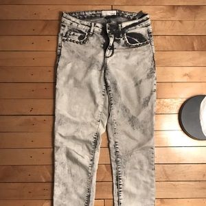 White acid wash skinny jeans